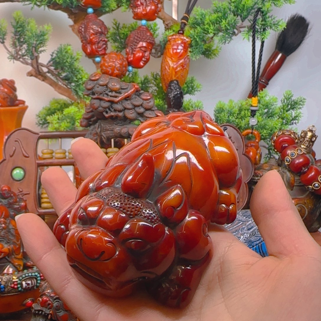 琥珀裸石未镶嵌貔貅