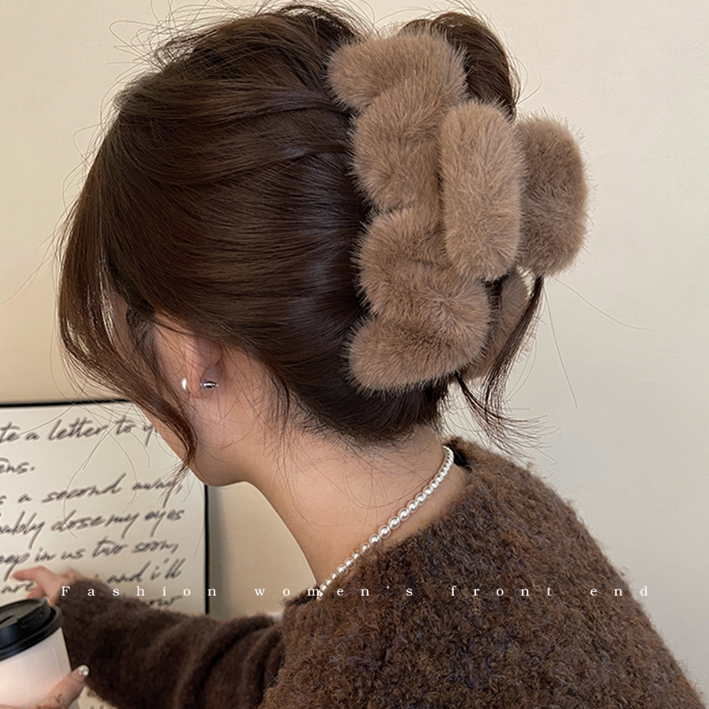 大号毛绒发夹女2025年新款发量多鲨鱼夹高级感后脑勺毛毛抓夹发饰