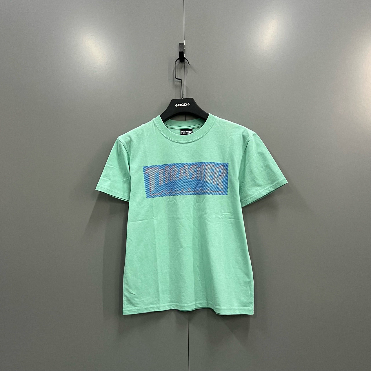 （bb）115 Thrasher 日版 豆沙绿弹幕火焰短袖 S码/全新/011897