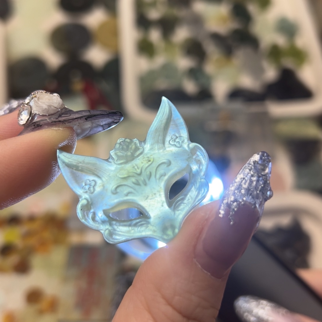 蛇纹石玉颈饰合金