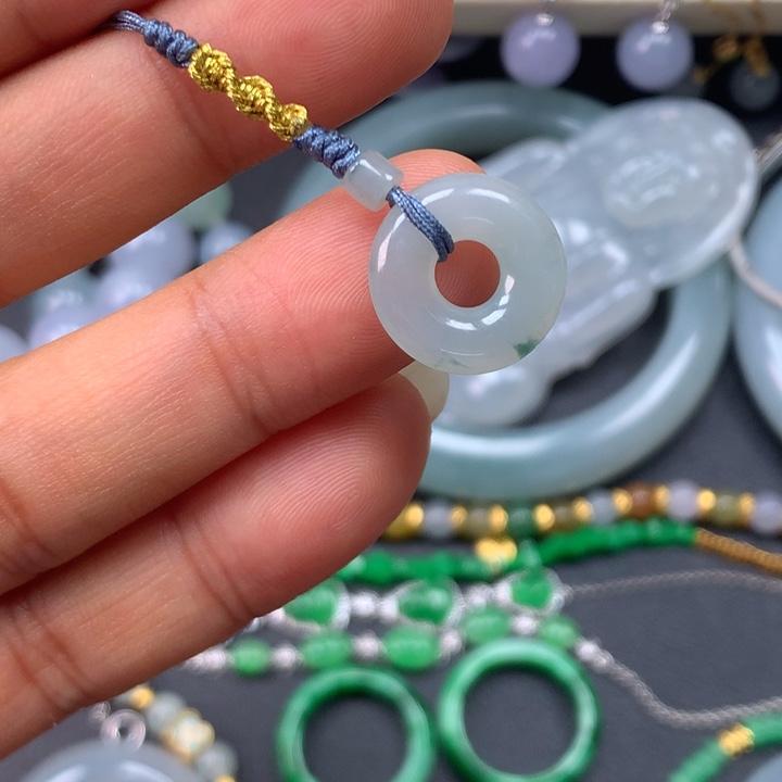 翡翠未镶嵌颈饰甜甜圈