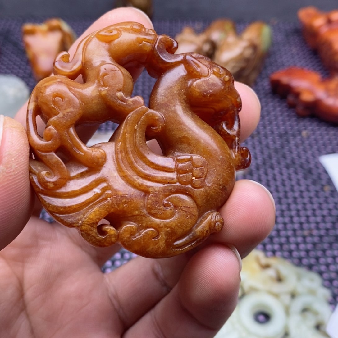 蛇纹石玉颈饰未镶嵌