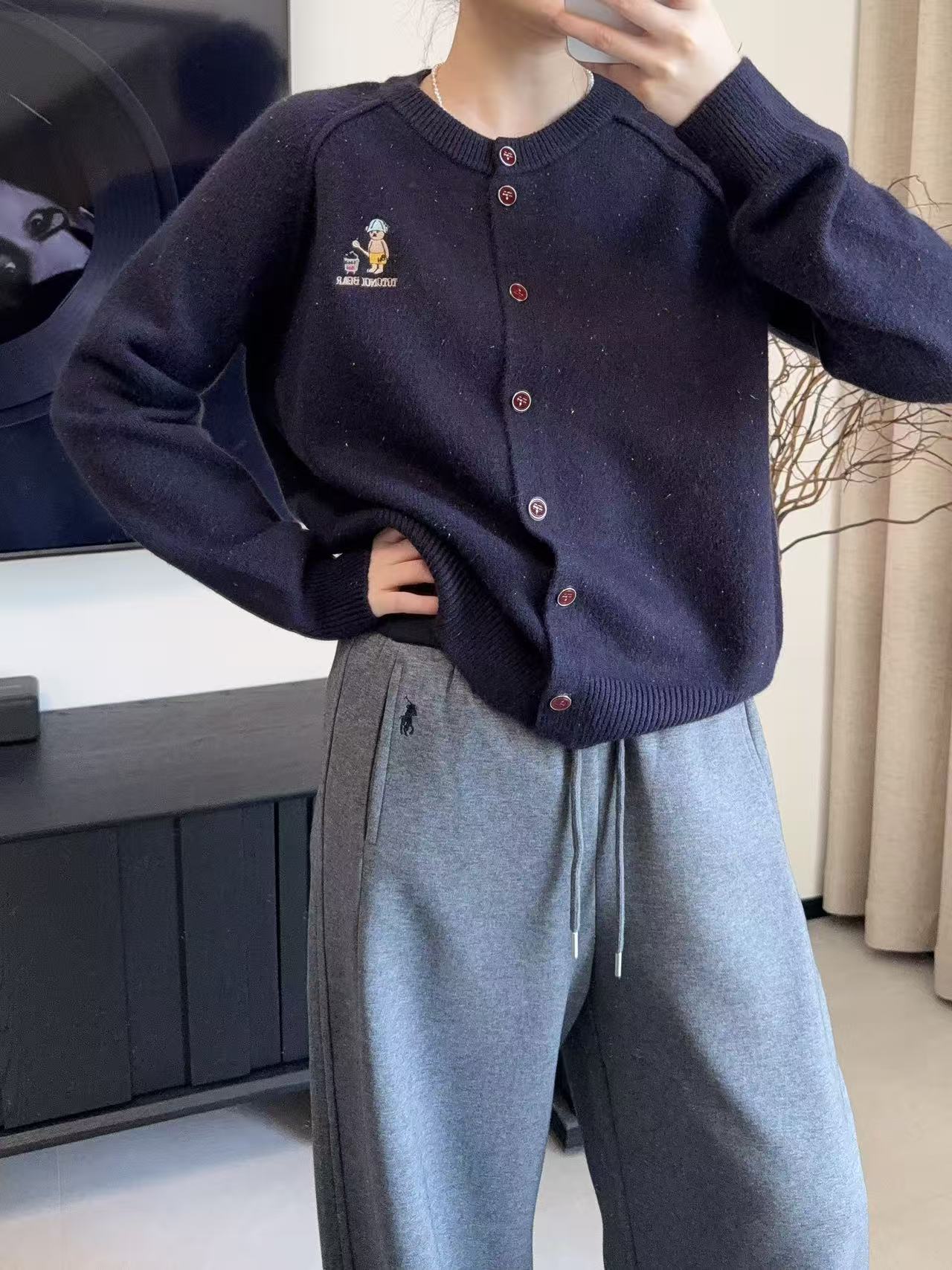 彩点纱卡通刺绣圆领插肩袖针织衫秋冬新款减龄洋气毛衣开衫