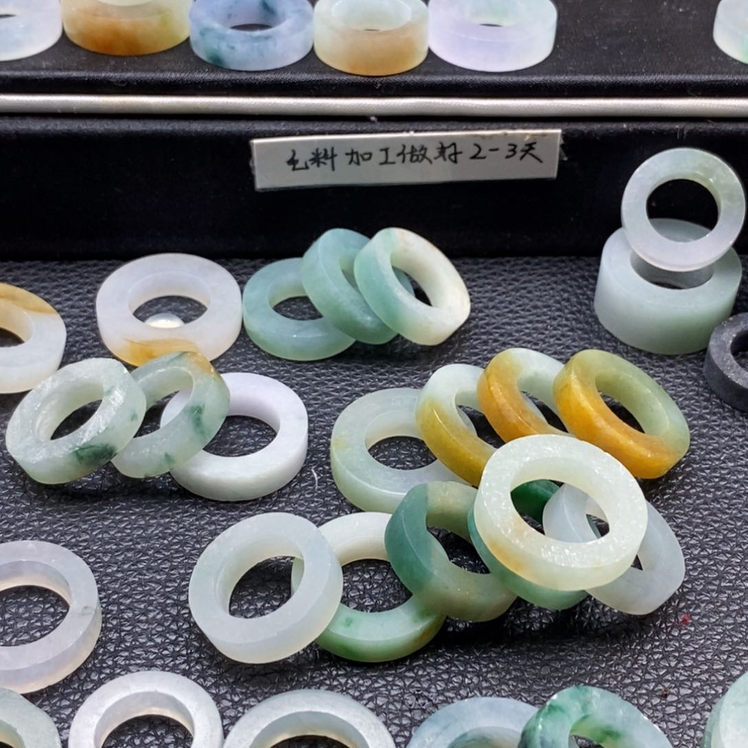 小***满翡翠戒指未镶嵌天然翡翠