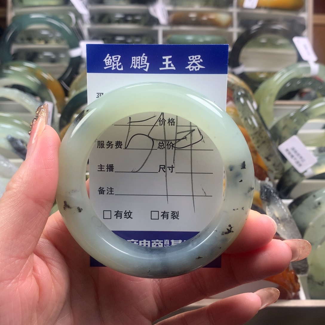 蛇纹石玉手镯未镶嵌