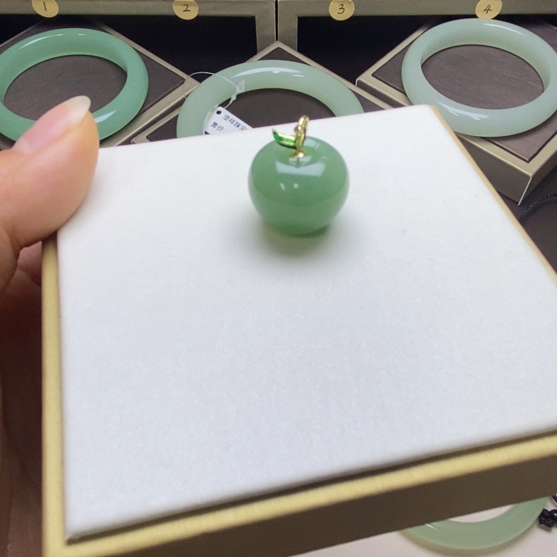 东陵石未镶嵌颈饰