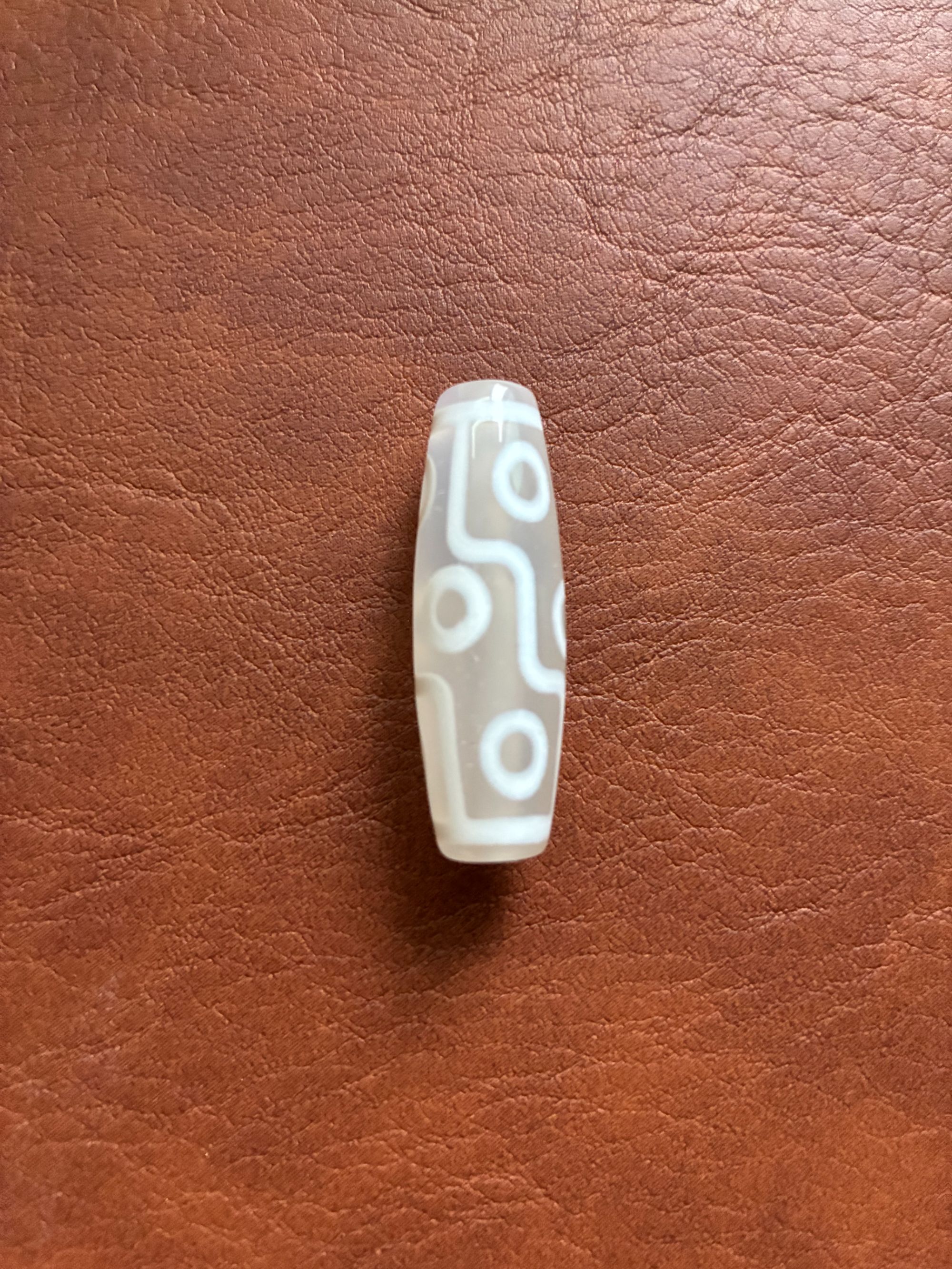 九眼缠丝玛瑙白天珠，对孔37.4mm，直径12.2mm