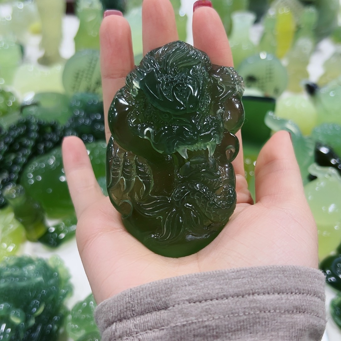 庸***知蛇纹石玉未镶嵌龙手把