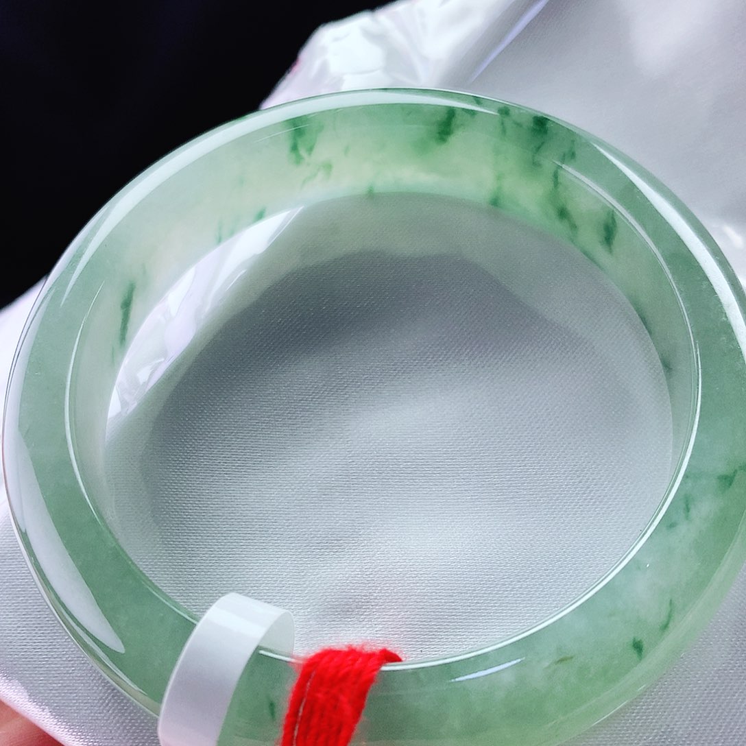 翡翠手镯未镶嵌57圈