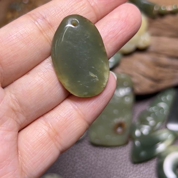 岫岩河磨玉（透闪石质玉）未镶嵌颈饰