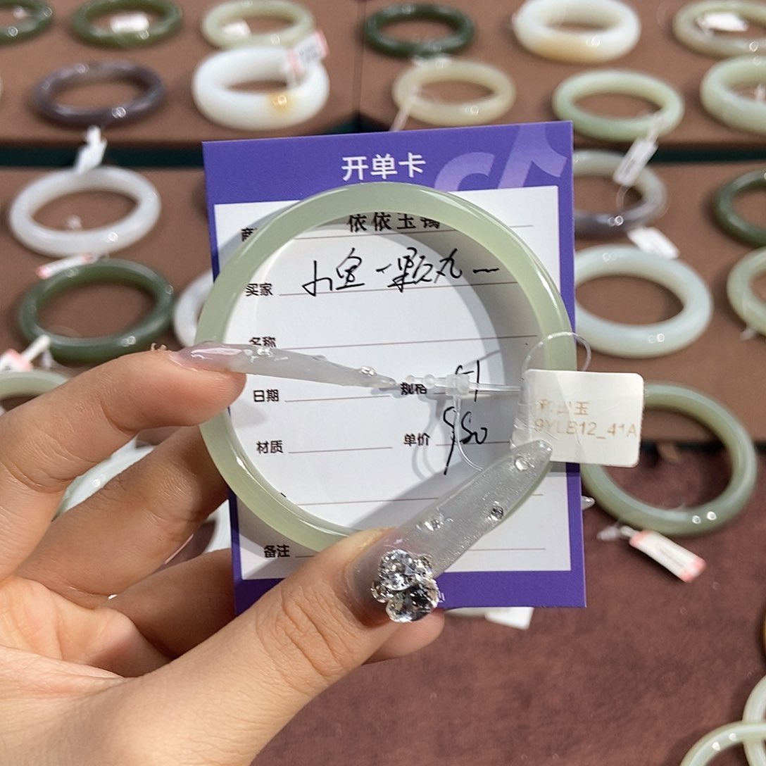 和田玉手镯未镶嵌小****…