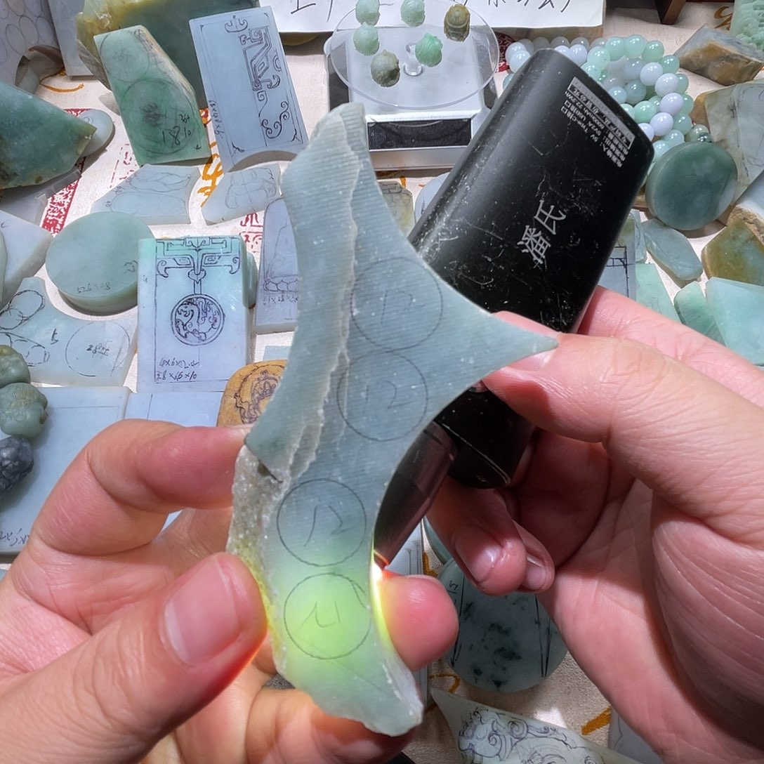 翡翠未镶嵌颈饰天然缅甸A货翡翠毛料