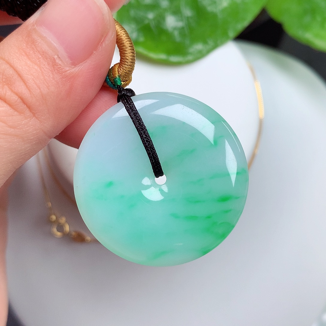 翡翠未镶嵌颈饰平安扣