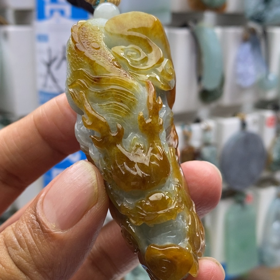 翡翠颈饰未镶嵌龙