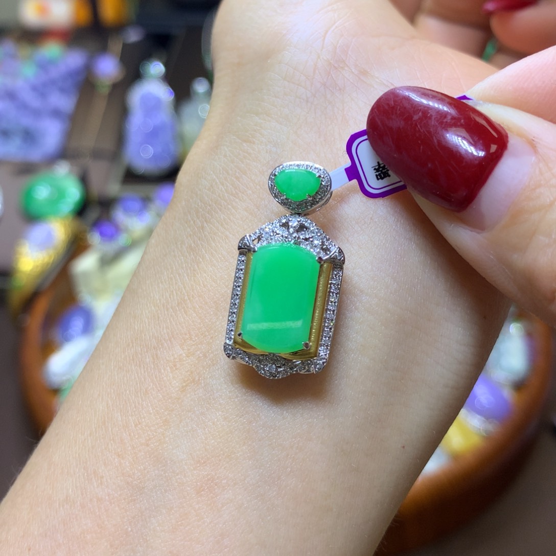 【闪购商品】翡翠颈饰18K金镶嵌翡翠