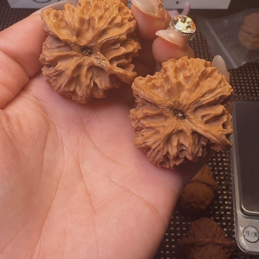 文玩核桃吊坠苹果40