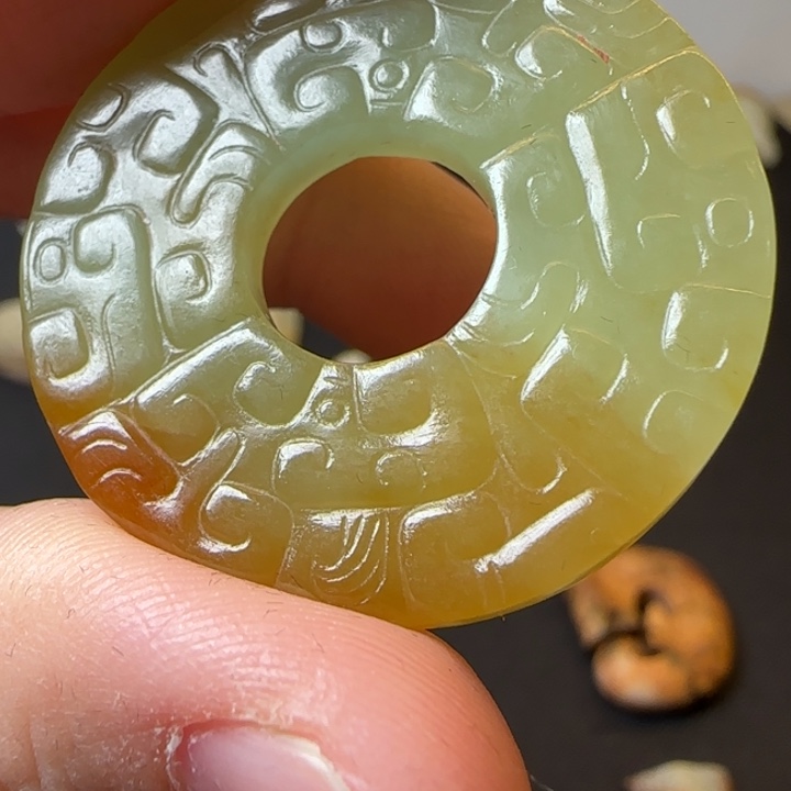 和田玉（糖玉）颈饰未镶嵌曾***忆