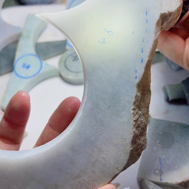 翡翠颈饰未镶嵌翡翠片料