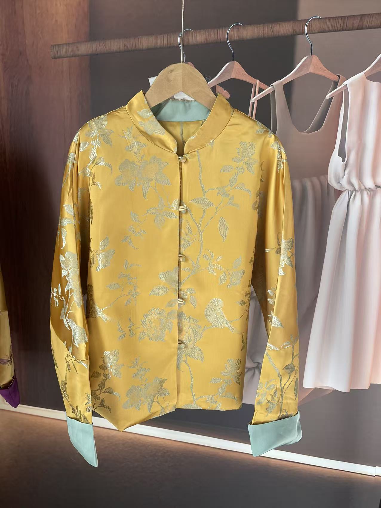 新中式重工黄色单排扣长袖短外套9527