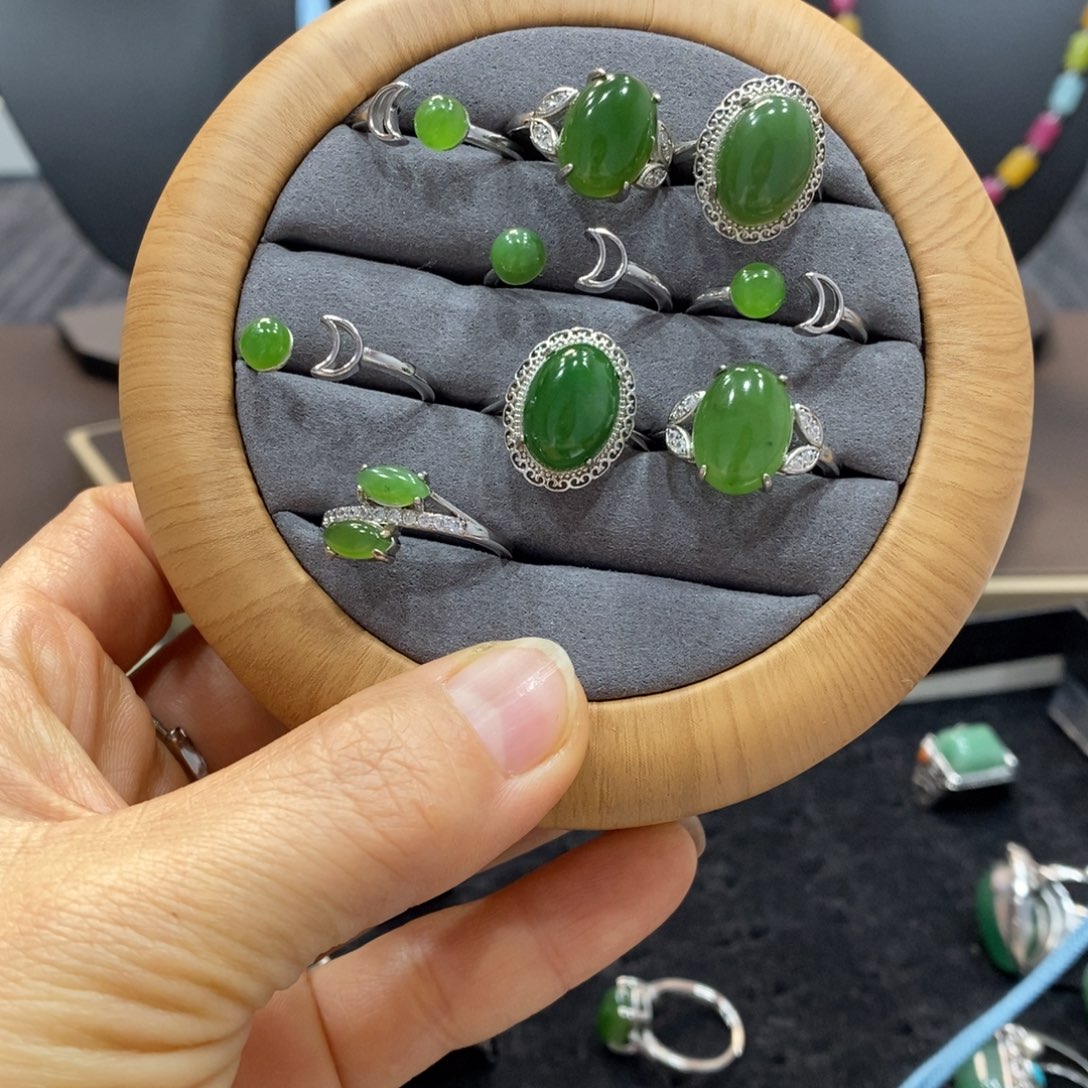 和田玉未镶嵌戒指