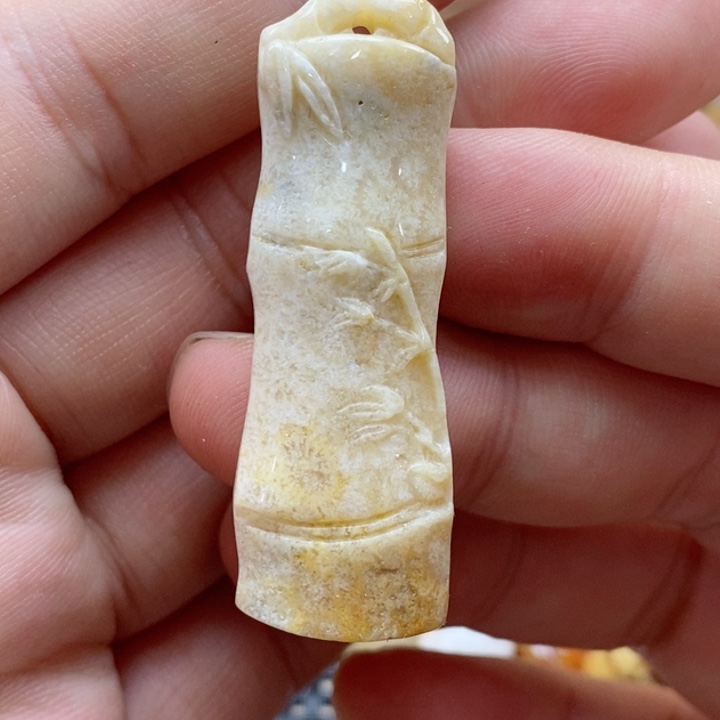 硅化珊瑚（珊瑚玉）颈饰未镶嵌