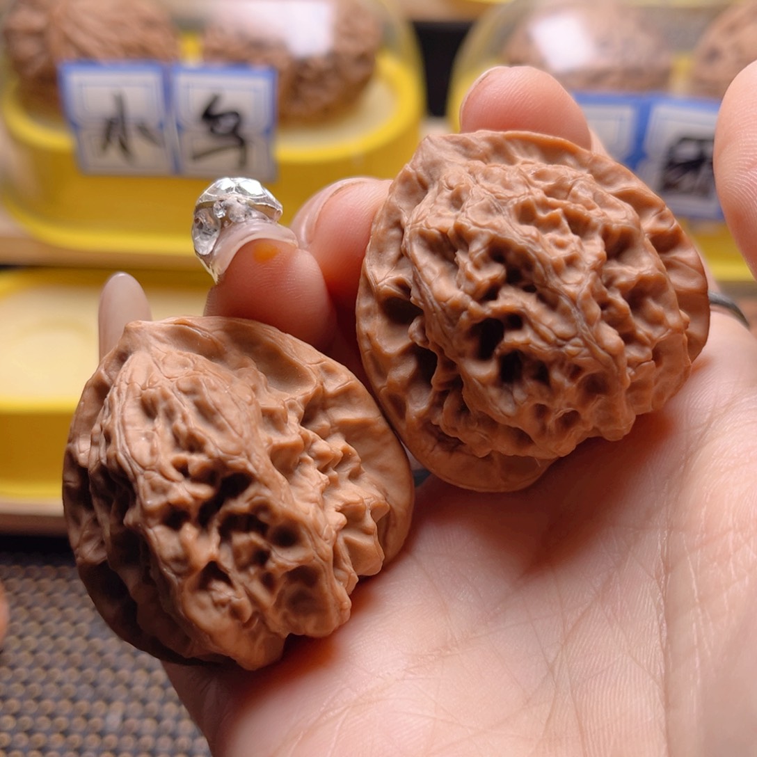 文玩核桃把件梨木台