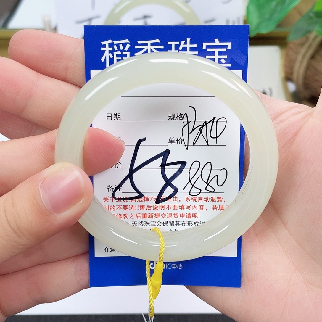 和田玉手镯未镶嵌