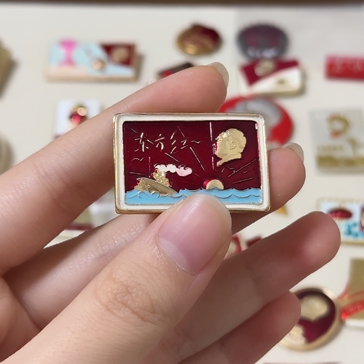 洋***格红色收藏直播像章