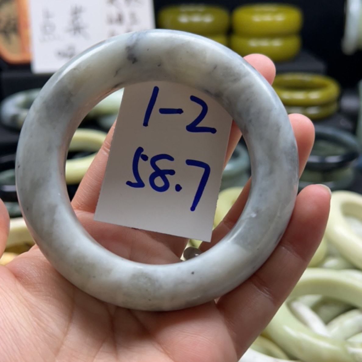 岫玉手镯 手工雕刻