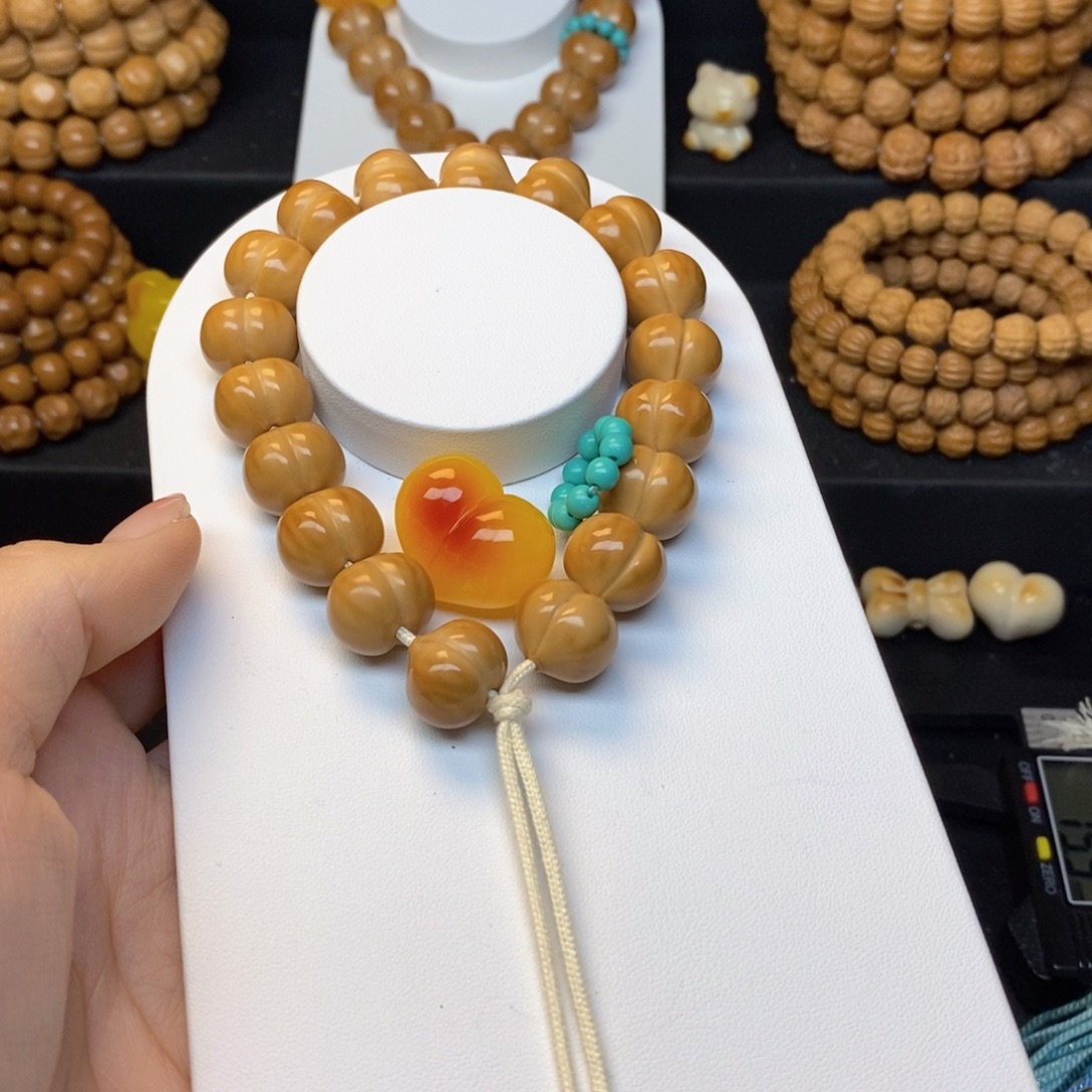 三****猴头核桃吊坠反油柯基屁桃➕爱心跑环