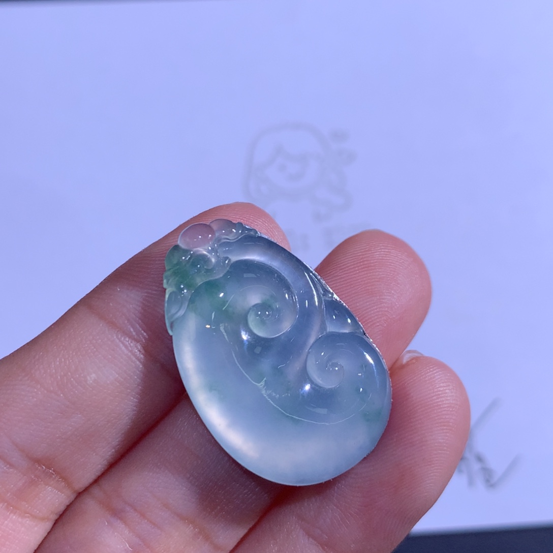 翡翠未镶嵌颈饰如意