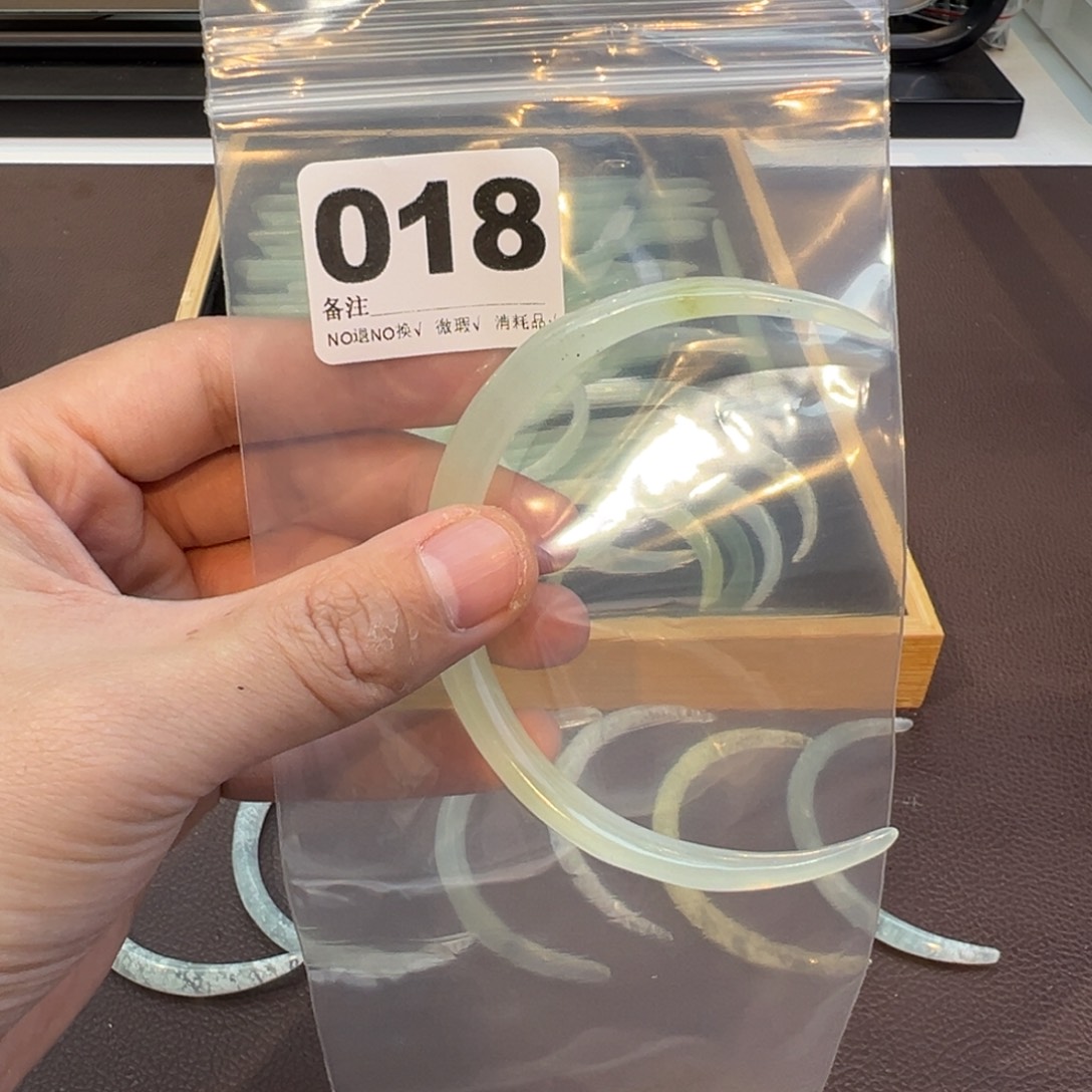 宋***延蛇纹石玉合金发饰