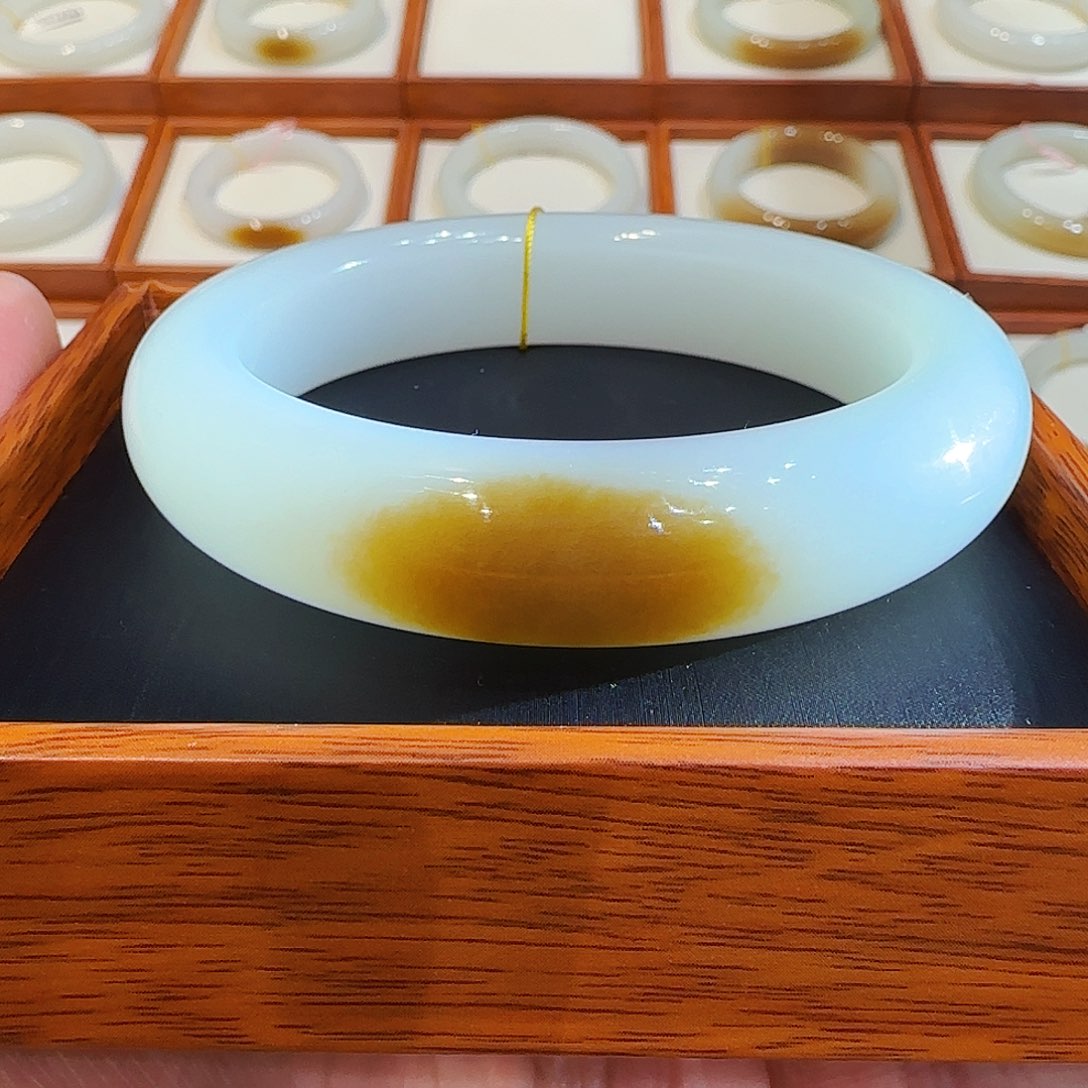 和田玉手镯未镶嵌且末一口老红糖59 60 61