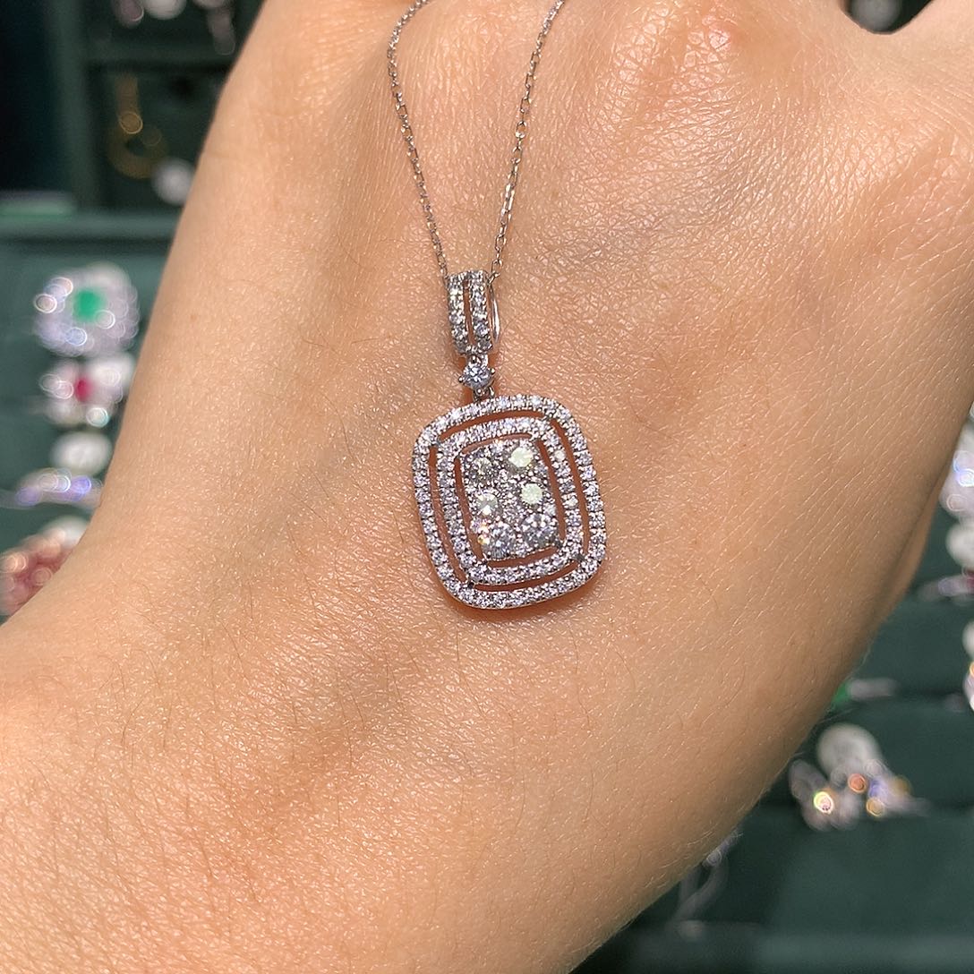 钻石颈饰18K金镶嵌大方糖