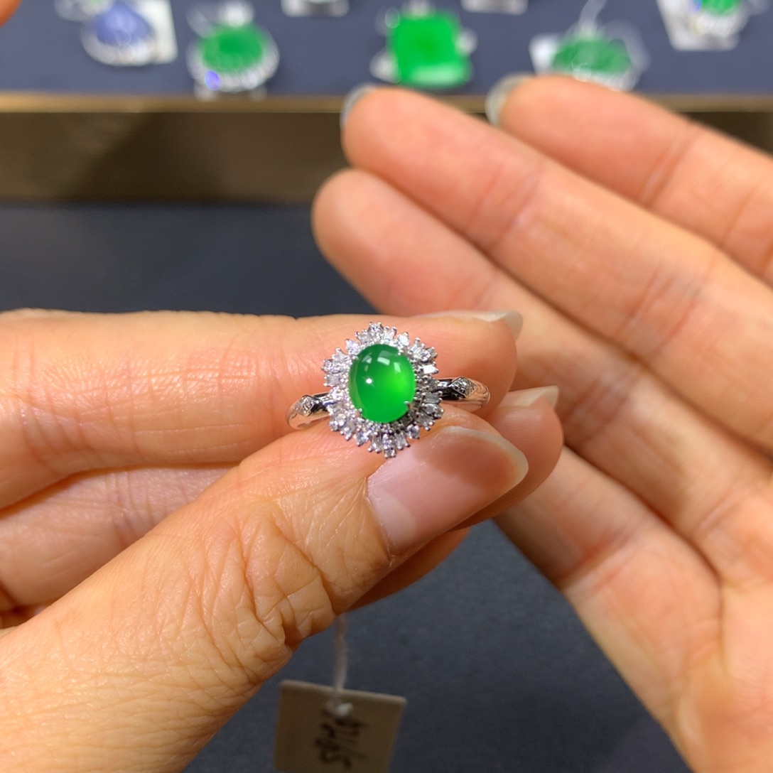 翡翠戒指18K金镶嵌翡翠