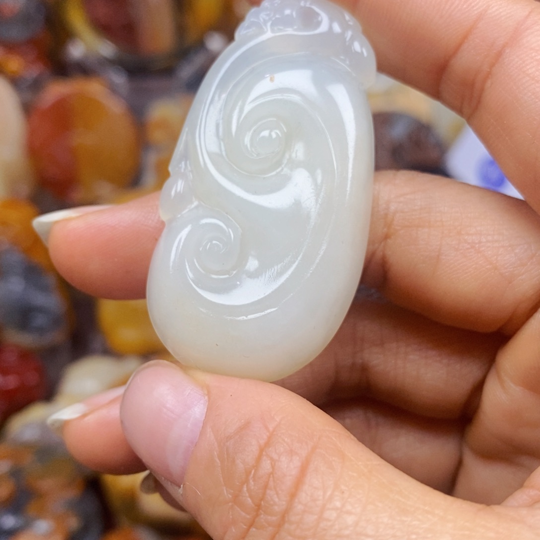 石英质玉（黄龙玉）颈饰未镶嵌