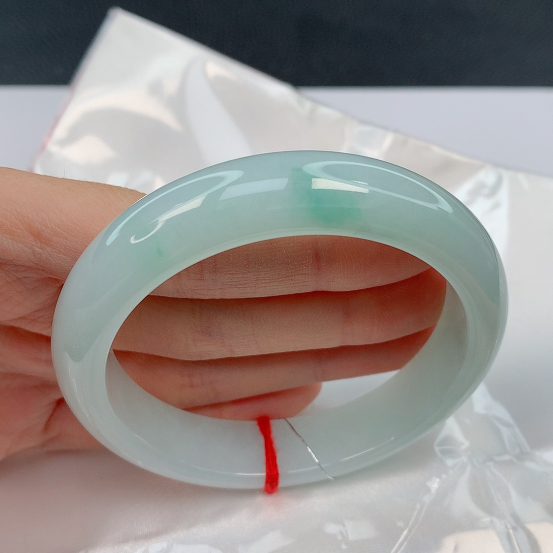 翡翠手镯未镶嵌58.5晴水飘淡绿胶润大方清爽