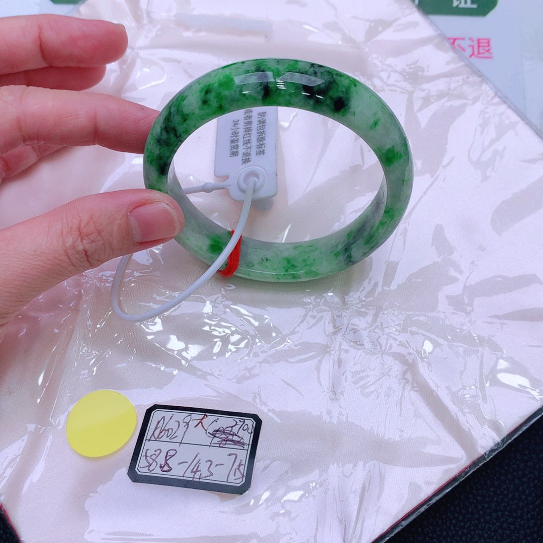 未镶嵌手镯翡翠缅甸翡翠手镯