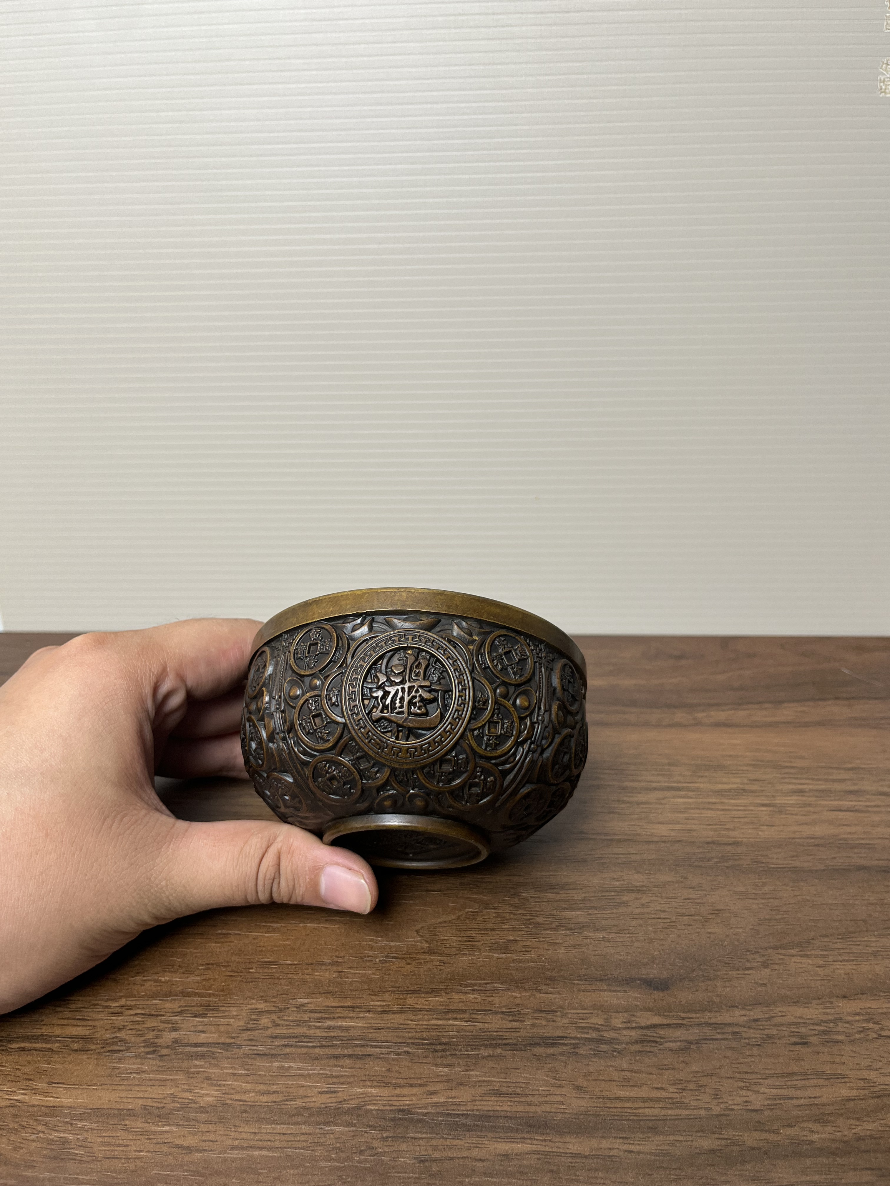 仿古做旧钱币碗浮雕招财聚宝盆居家办公室专用铜质优良