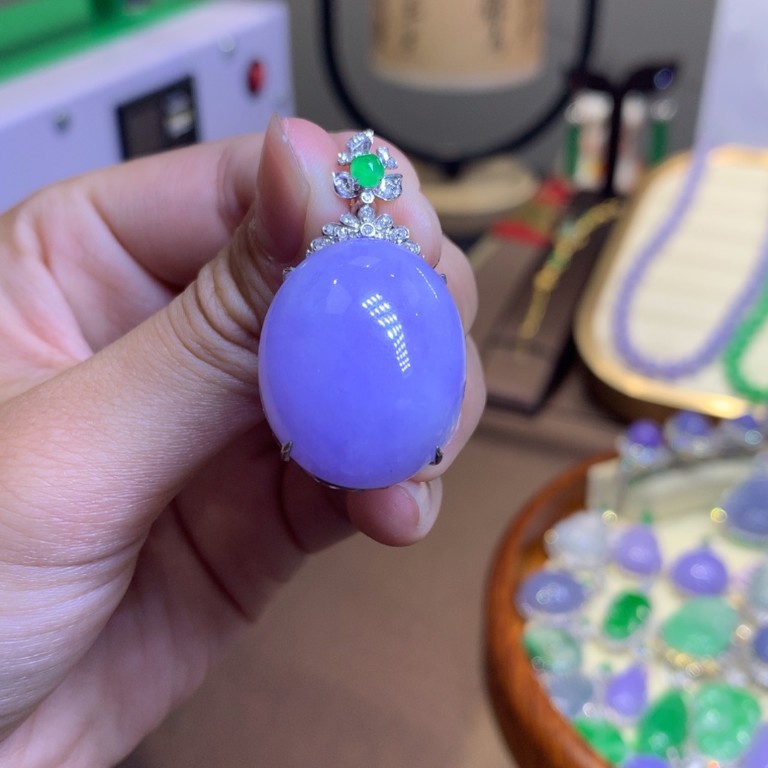 翡翠18K金镶嵌颈饰翡翠