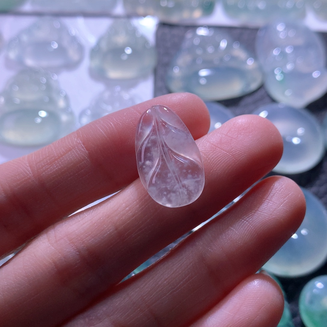 翡翠未镶嵌颈饰叶子