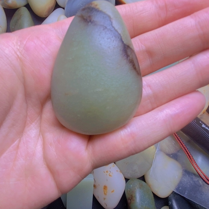 和田玉未镶嵌把件