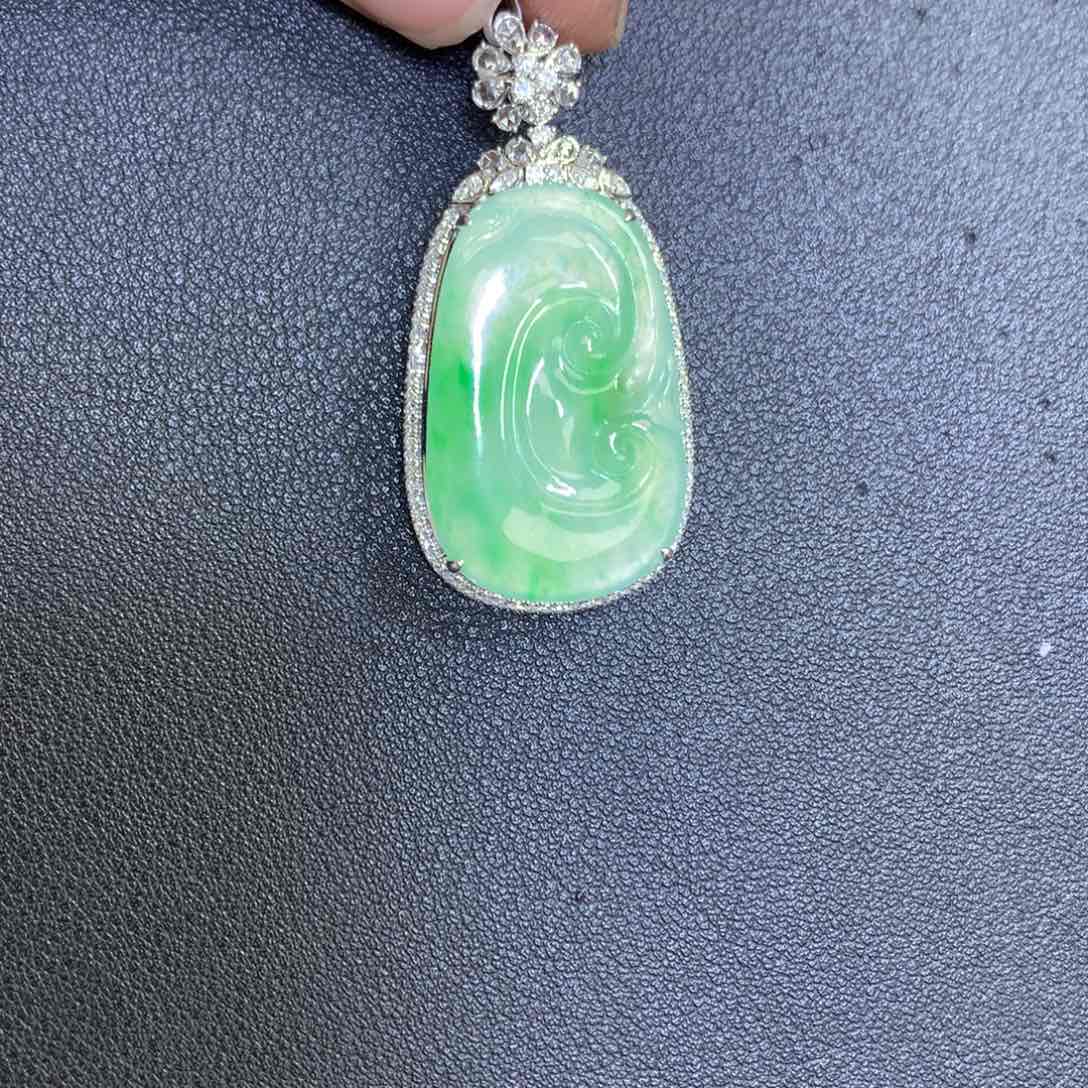 翡翠颈饰18K金镶嵌翡翠