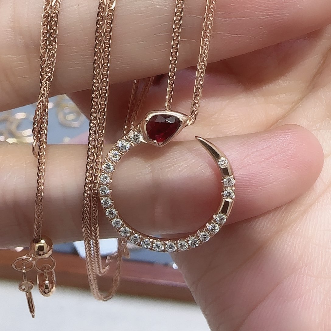 钻石吊坠(不含链)18K金镶嵌多样性发货其一