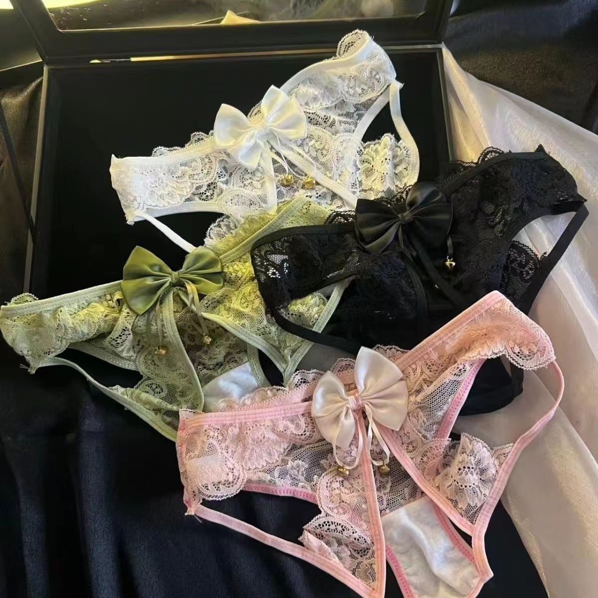 女士低腰纯欲镂空蕾丝三角内裤法式蝴蝶结铃铛设计