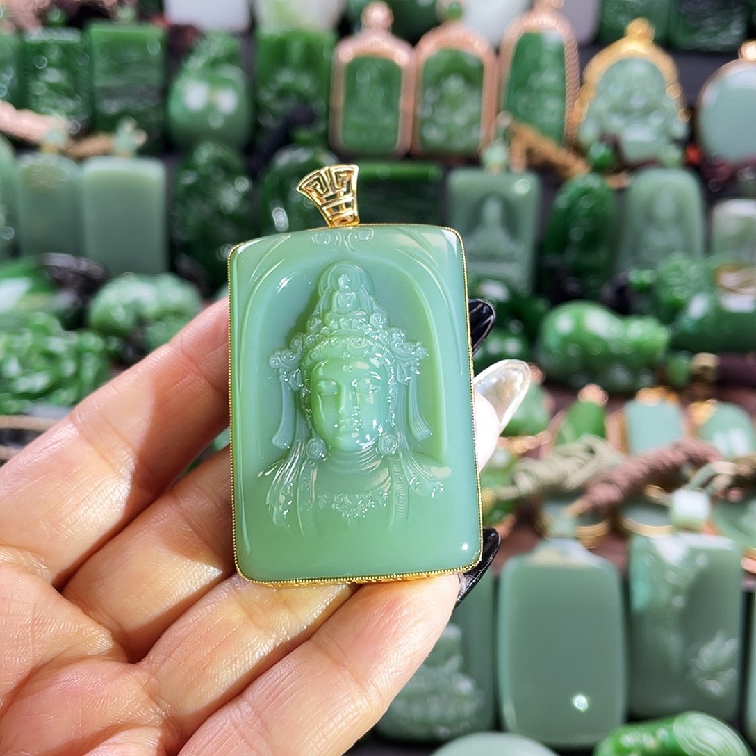 和田玉挂件18K金镶嵌小*