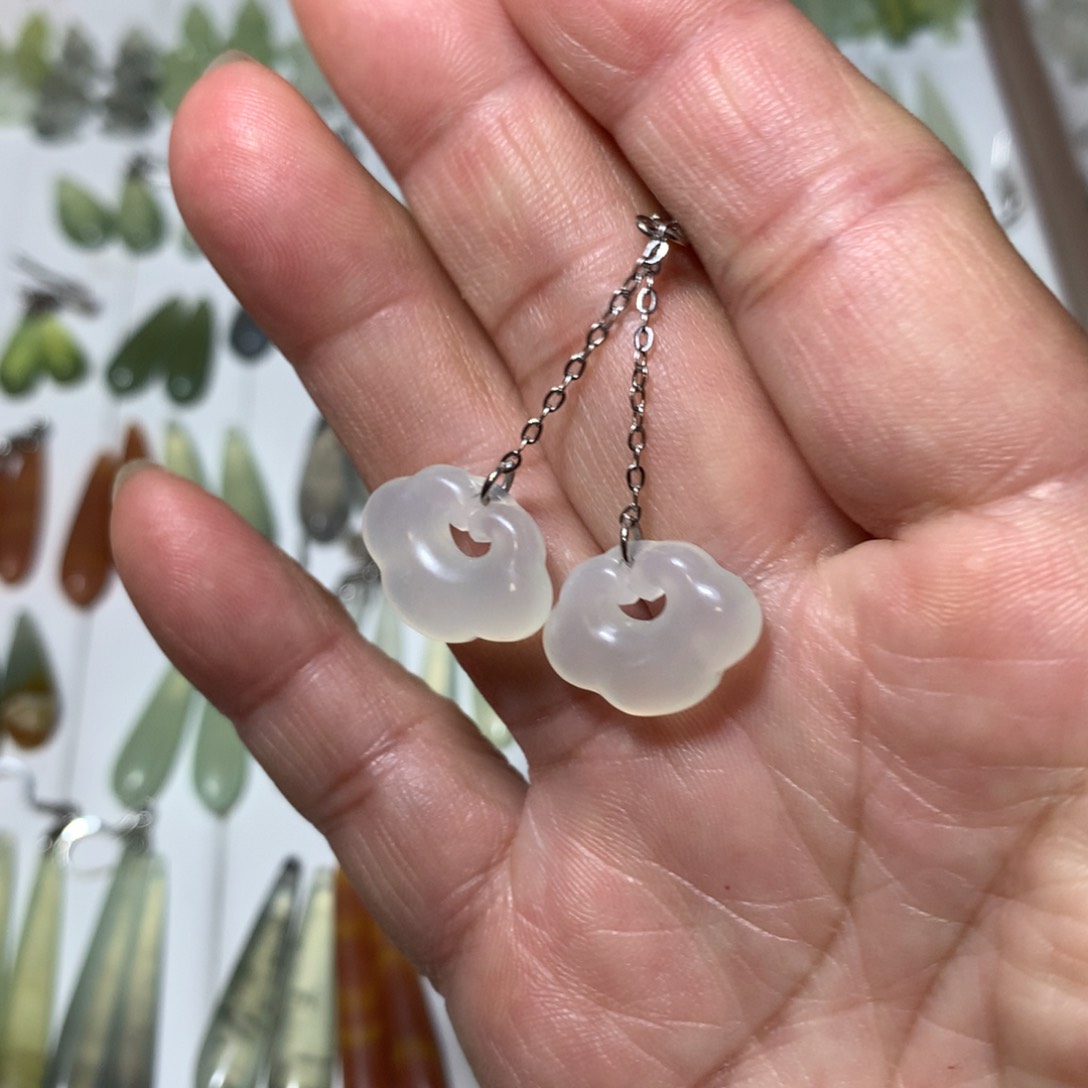 蛇纹石玉耳环未镶嵌