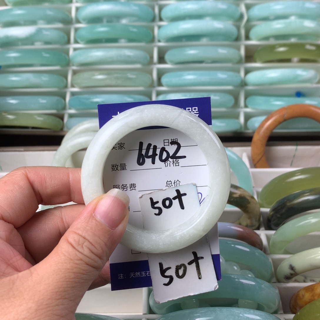 蛇纹石玉手镯未镶嵌6402