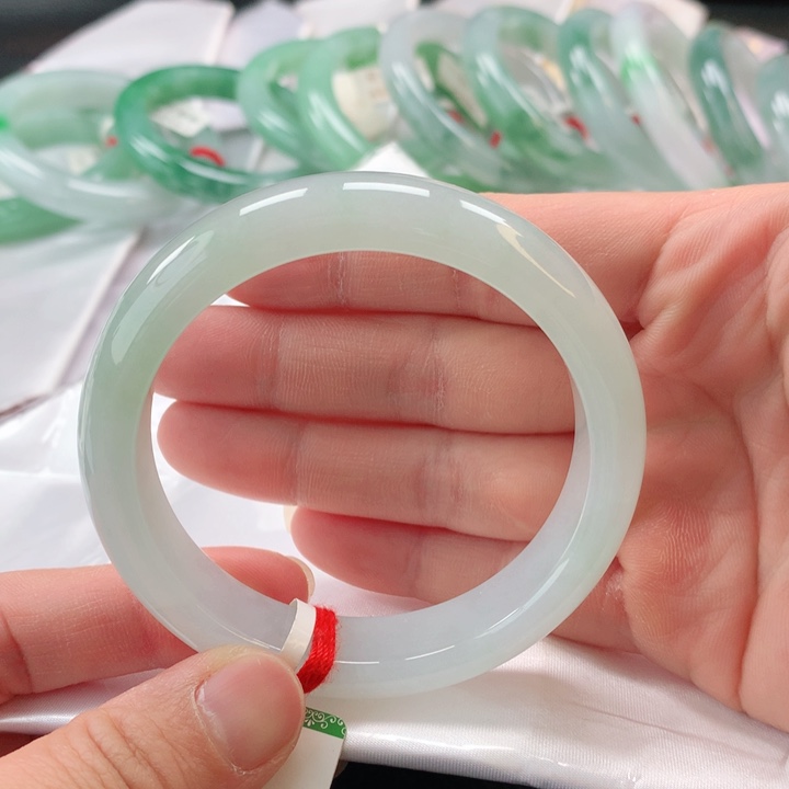 翡翠手镯未镶嵌缅甸A货翡翠手镯