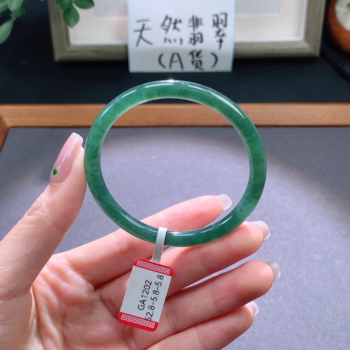 翡翠手镯未镶嵌天然翡翠手镯